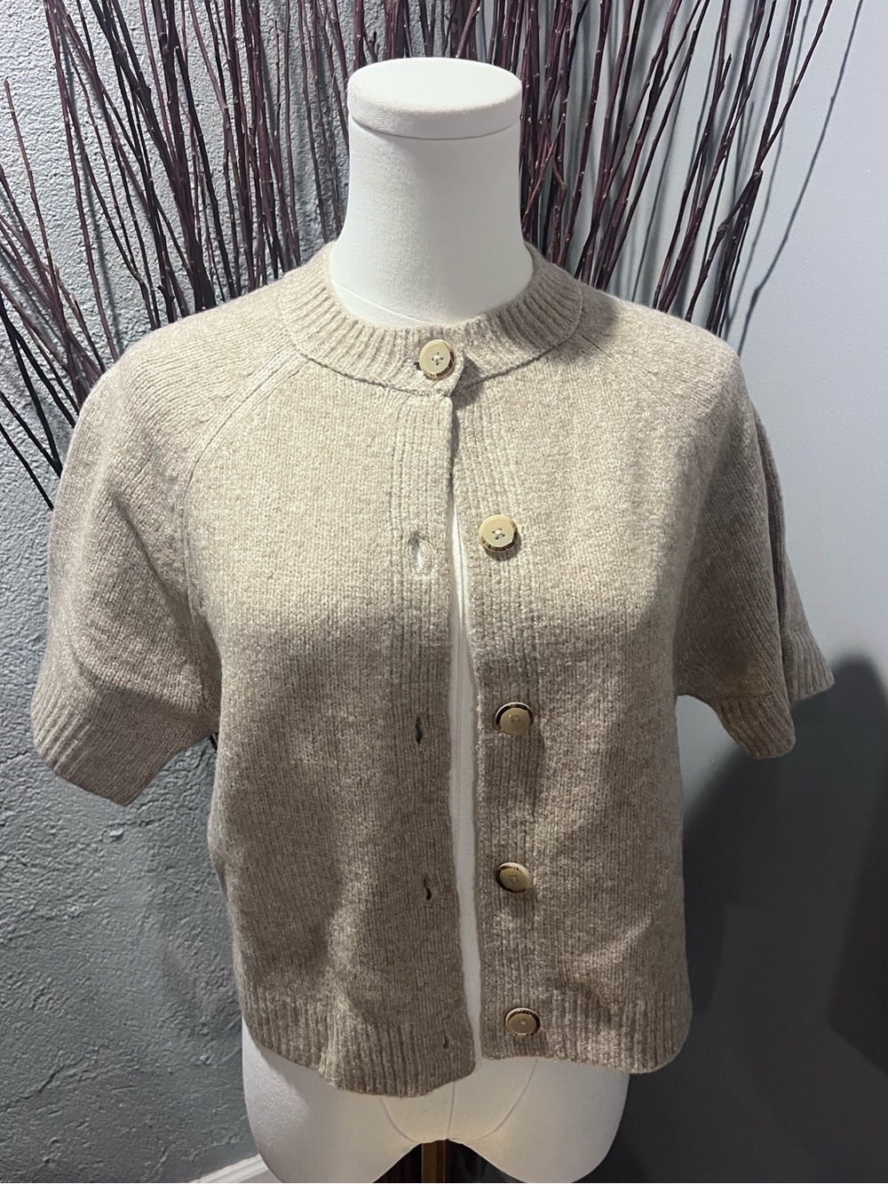 🌸NEW UNIVERSAL THREAD TAN SHORTSLEEVED CARDIGAN SWEATER🌸